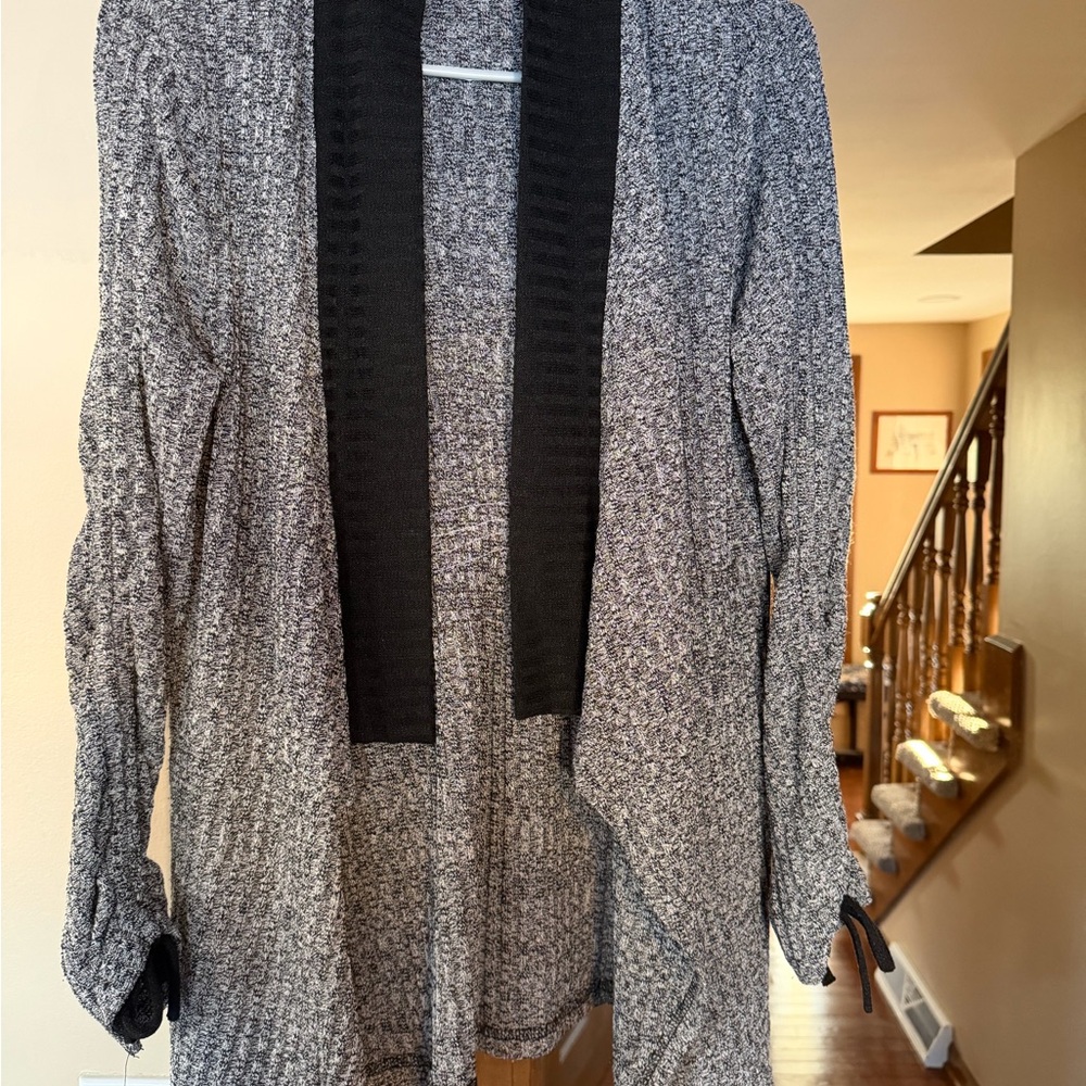 Cozy Open-Front Gray Marled Cardigan with Black Trim